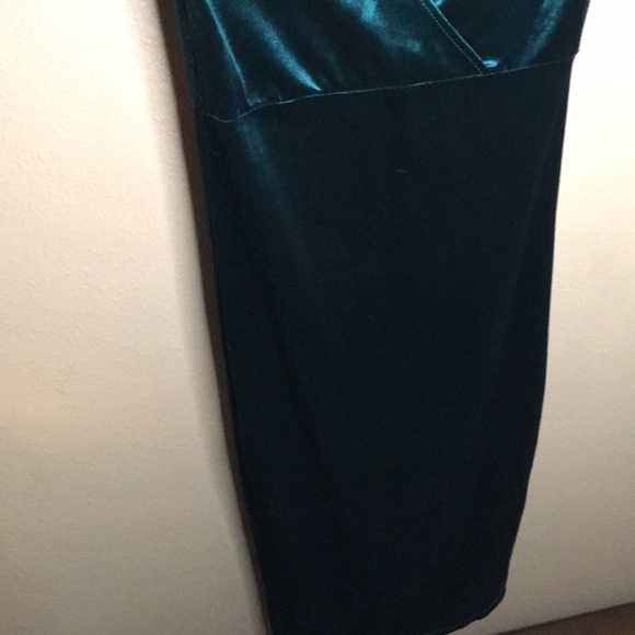 Emerald Green Midi Zara dress - Picture 2 of 4